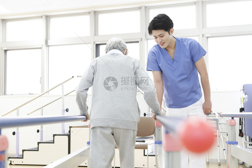 行走生病医疗福利康复高级女子图片