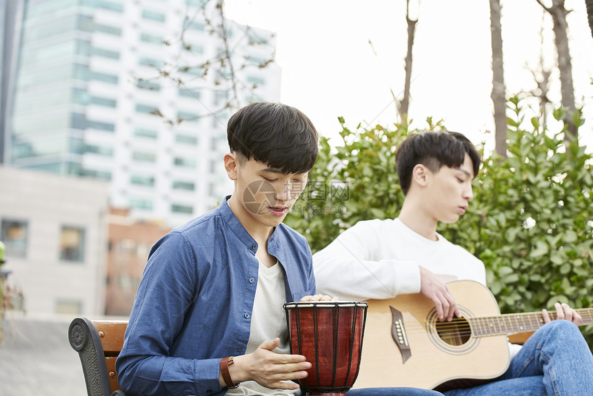 亚洲人仪器上颚生活音乐20多岁青春图片