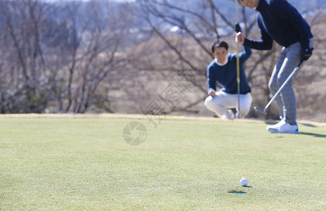 全体男上司打高尔夫球的人图片