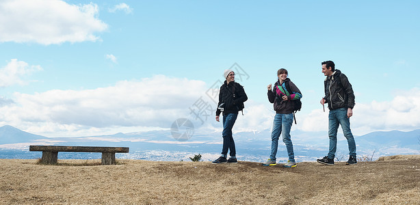 人物女3人徒步旅行的外国人观点图片