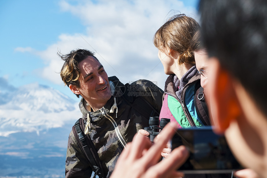 生活拍摄休闲富士山徒步旅行者外国人纪念照片图片