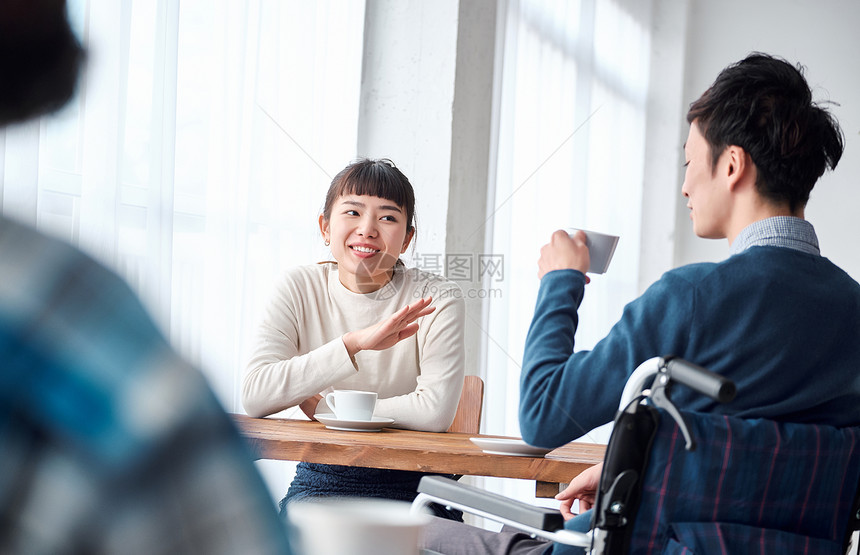 杯二十几岁男人轮椅男女图片