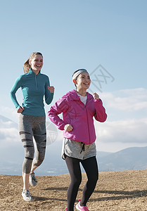 年轻美女户外跑步运动图片