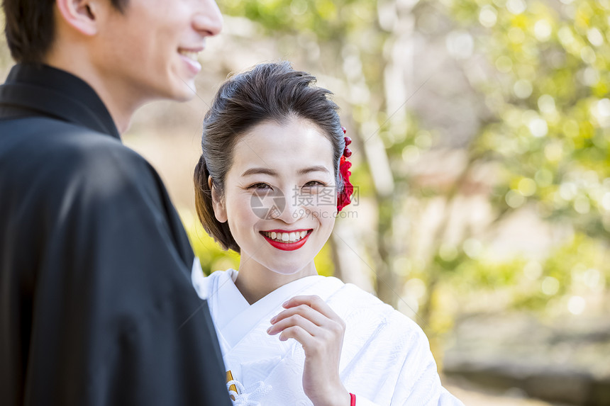 穿日本服饰的情侣写真图片