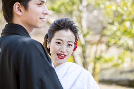 穿日本服饰的情侣写真图片