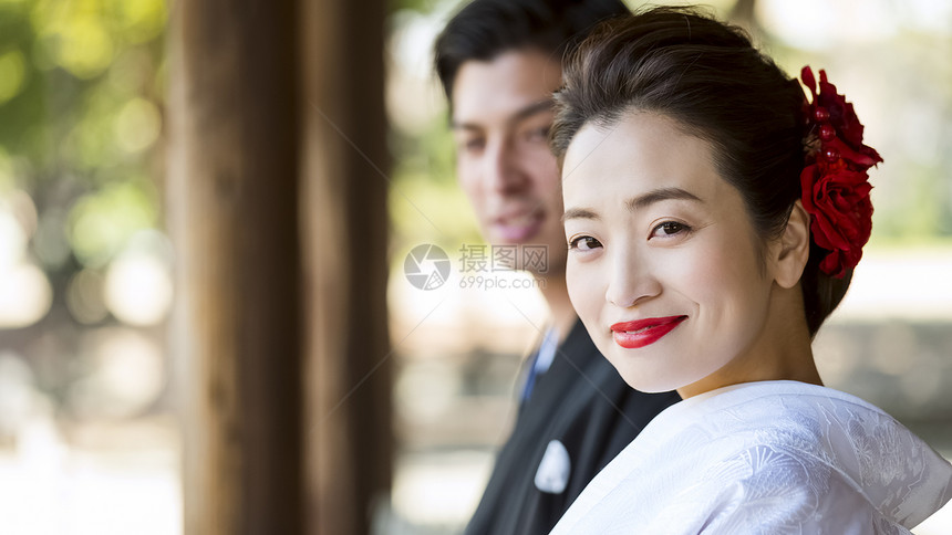 日本礼服婚礼新娘和新郎图片