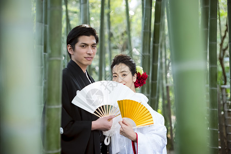 传统日本礼服婚礼新娘和新郎图片