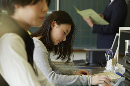 学校教职员老师图片