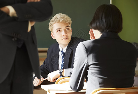 教学场景学习的学生图片