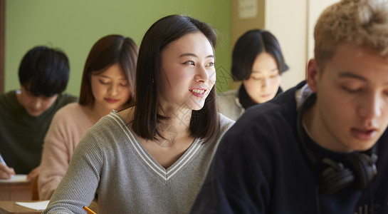 学习的女高中生图片