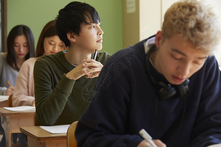 国际课堂上的学生图片