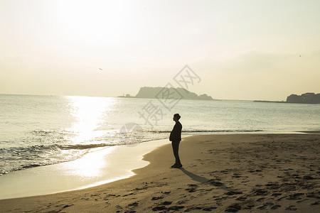 海洋思维男子男海岸高清图片