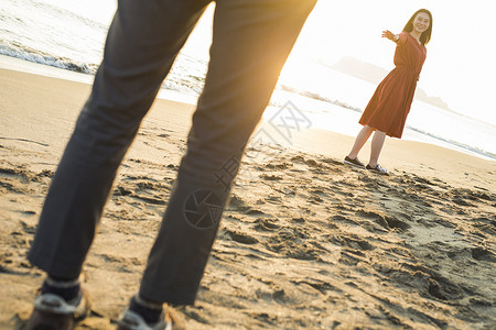 女朋友站立伙伴夫妻海岸图片