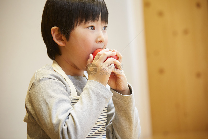 营养教训围裙图片吃西红柿的孩子图片