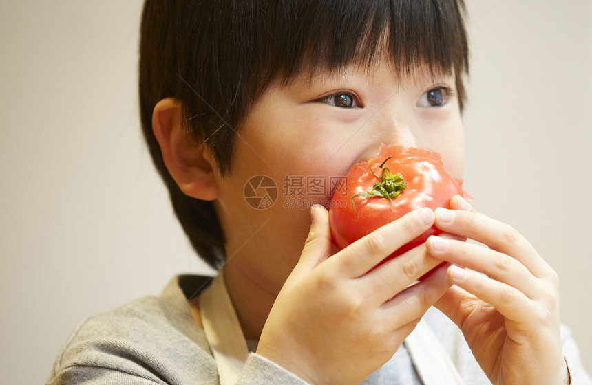 空白部分文稿空间孤独的吃西红柿的孩子图片