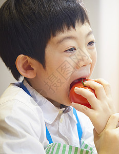 学校食物被吃西红柿的孩子图片