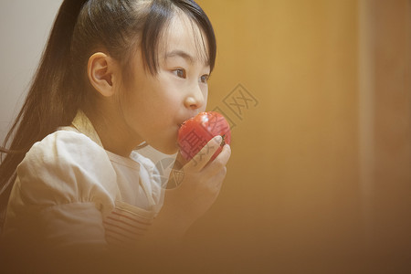 教育厨艺学校营养素吃西红柿的孩子图片