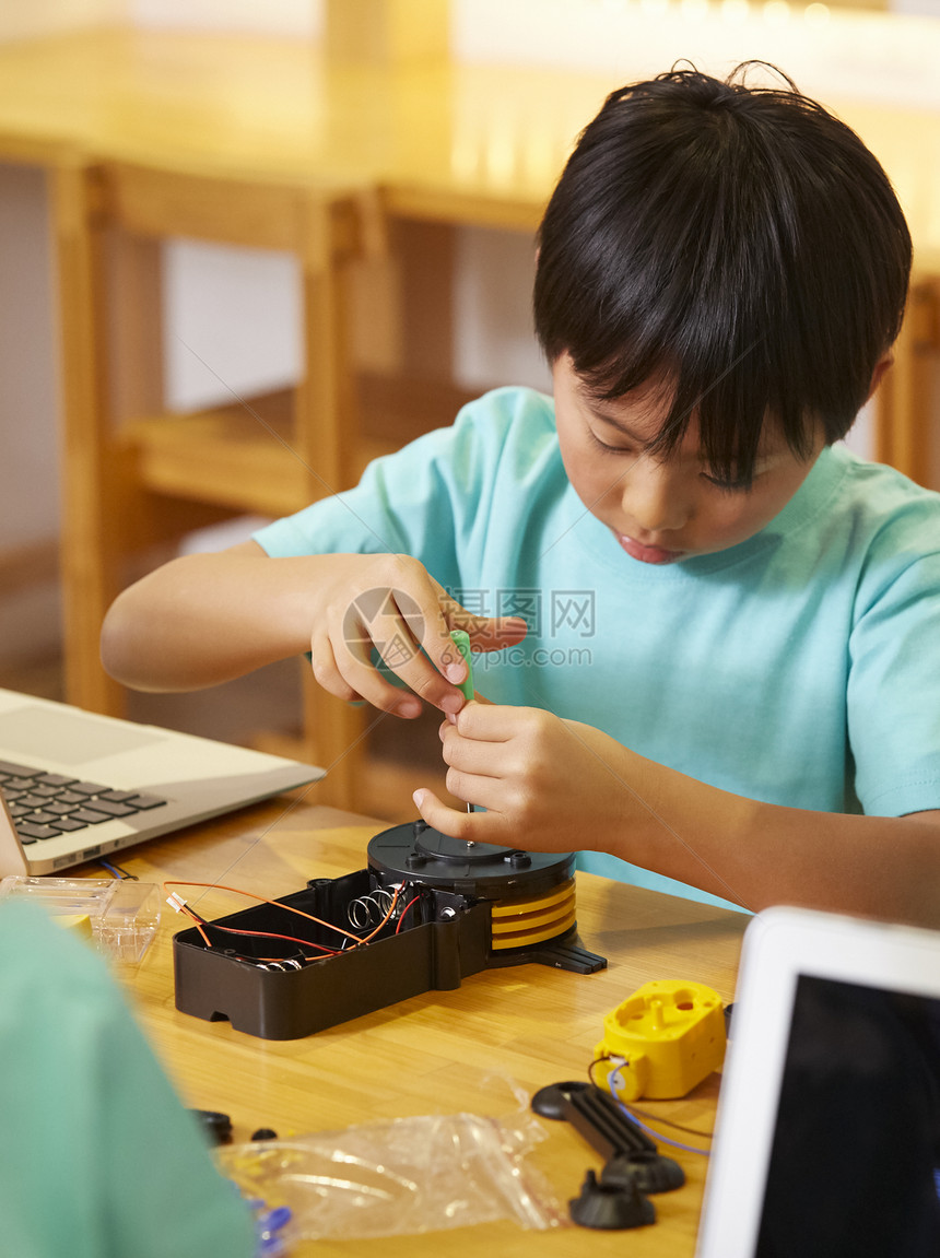 日本人工程作业人类儿童工作坊图片