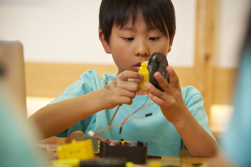 男制造学生儿童工作坊图片