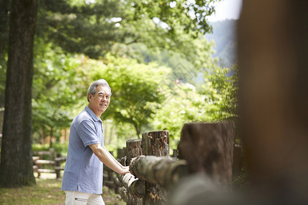 老年男性公园退休生活图片