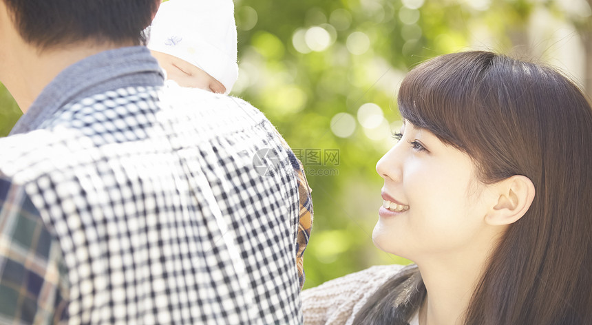 三十几岁生机勃勃人物婴儿抚养孩子图片