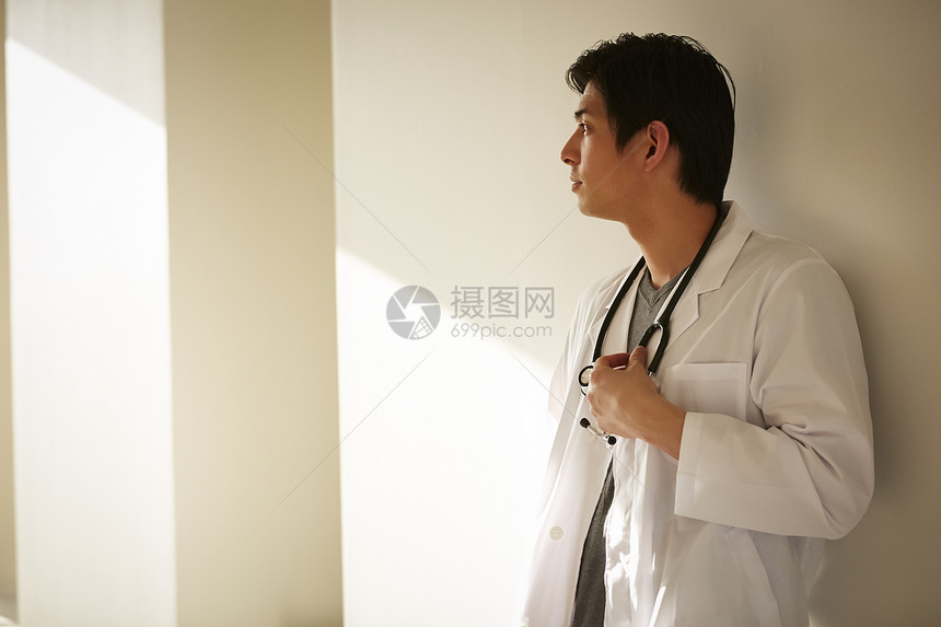 医院的一位男医生图片