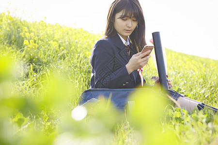 回来年轻女子女生女子高中毕业图片