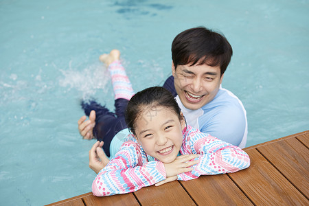 负责人半身像游泳生活家庭爸爸女儿韩国人图片