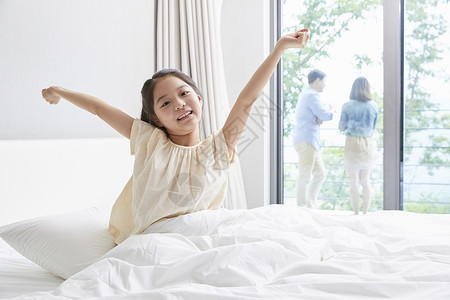 成人微笑上身卧室休息女孩韩语图片