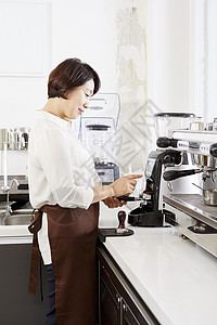 韩国负责人40多岁咖啡馆咖啡师韩语图片