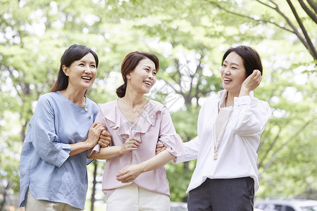 打破轮廓强烈的感情生活公园朋友中年韩国人图片