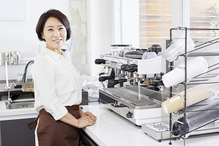 橱柜负责人笑咖啡馆咖啡师韩语图片