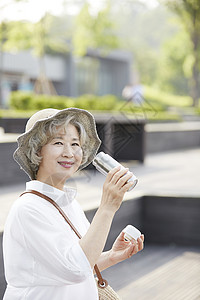 帽子饮料神谕生活女人老人韩国人图片