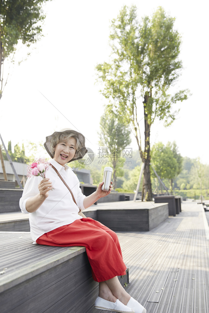 迷笛树坚定的凝视生活女人老人韩国人图片