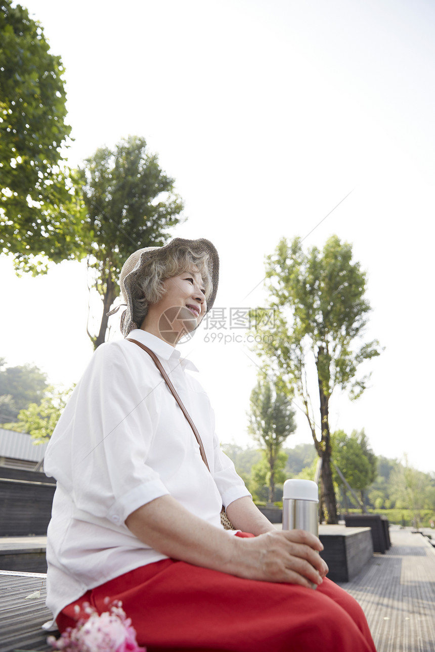 幸福楼梯半身像生活女人老人韩国人图片
