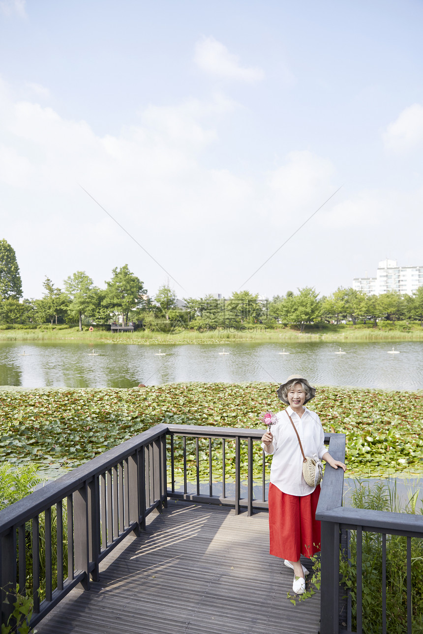 放松扶手非常小生活女人老人韩国人图片