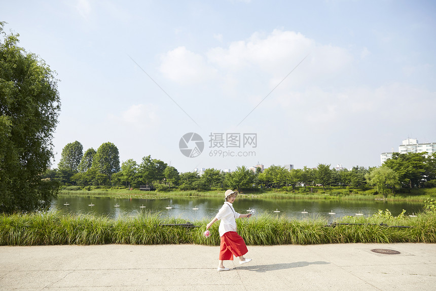 成年女子评价幸福生活女人老人韩国人图片