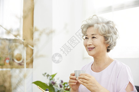 打破安慰坐生活女人老人韩国人图片