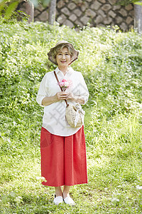 微笑秘书休息生活女人老人韩国人图片