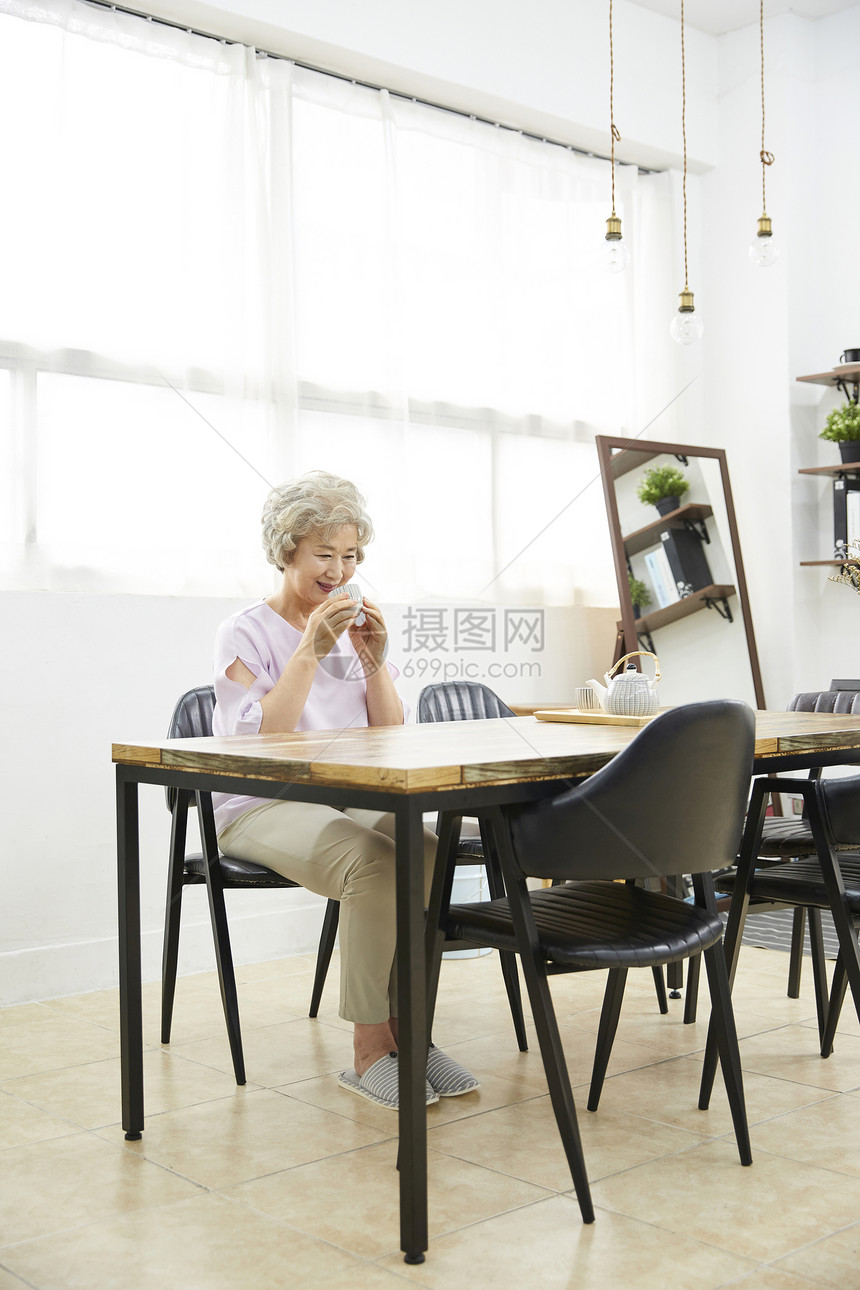 植物强烈的感情生活女人老人韩国人图片