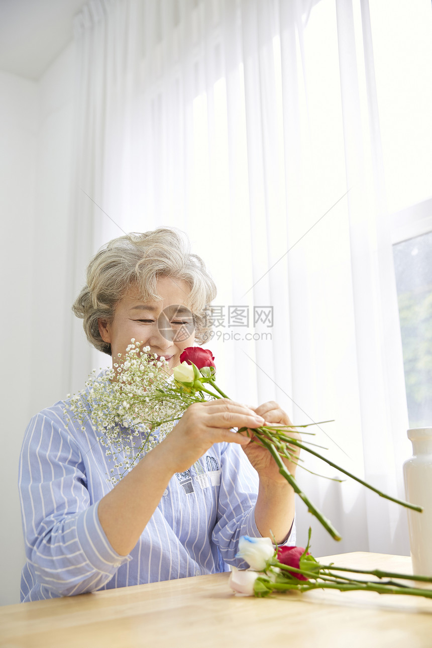 花瓶椅子白发生活女人老人韩国人图片