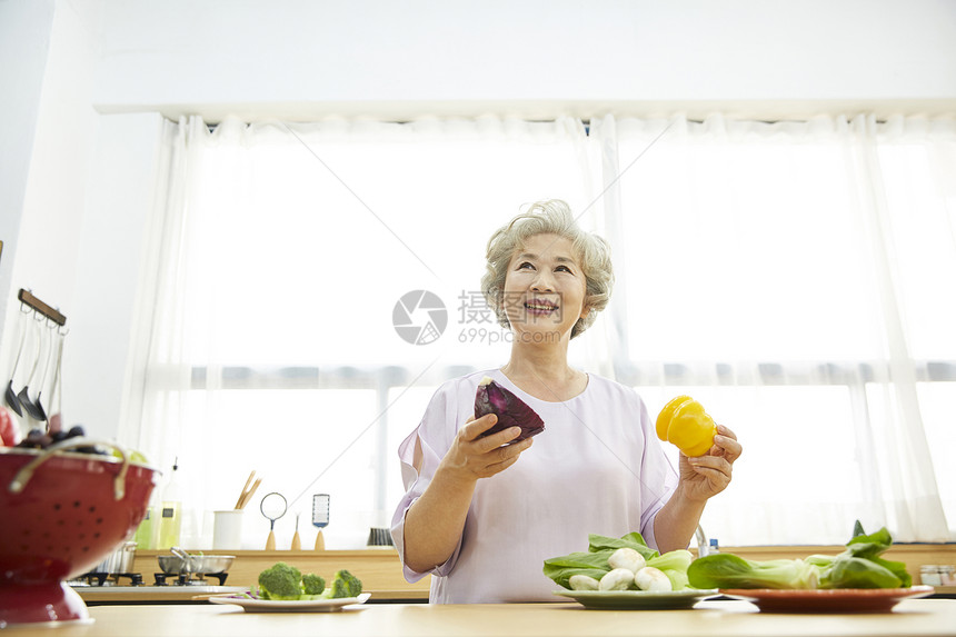 微笑厨房用具迷笛生活女人老人韩国人图片