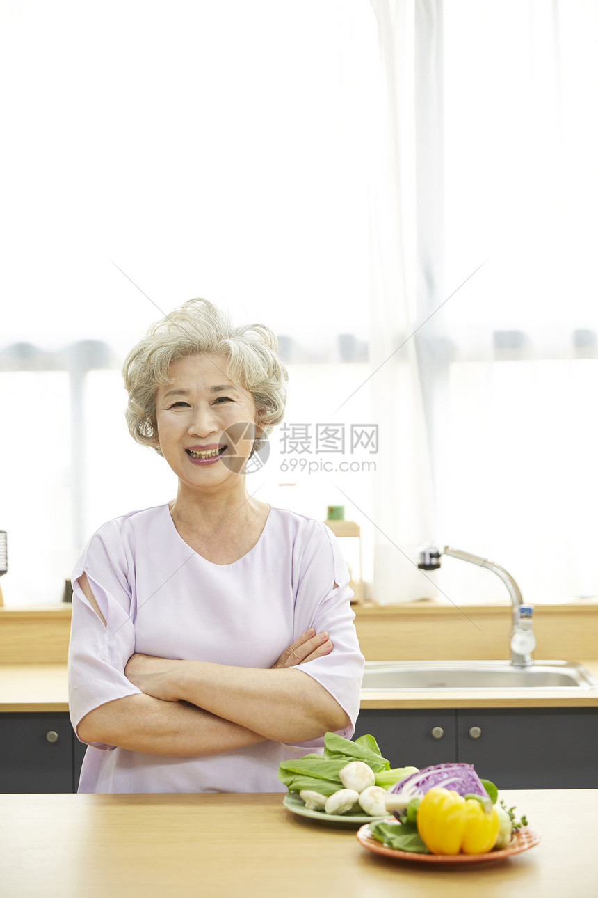 快乐住房前视图生活女人老人韩国人图片