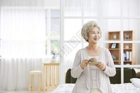 食物坚定的凝视饮酒生活女人老人韩国人图片