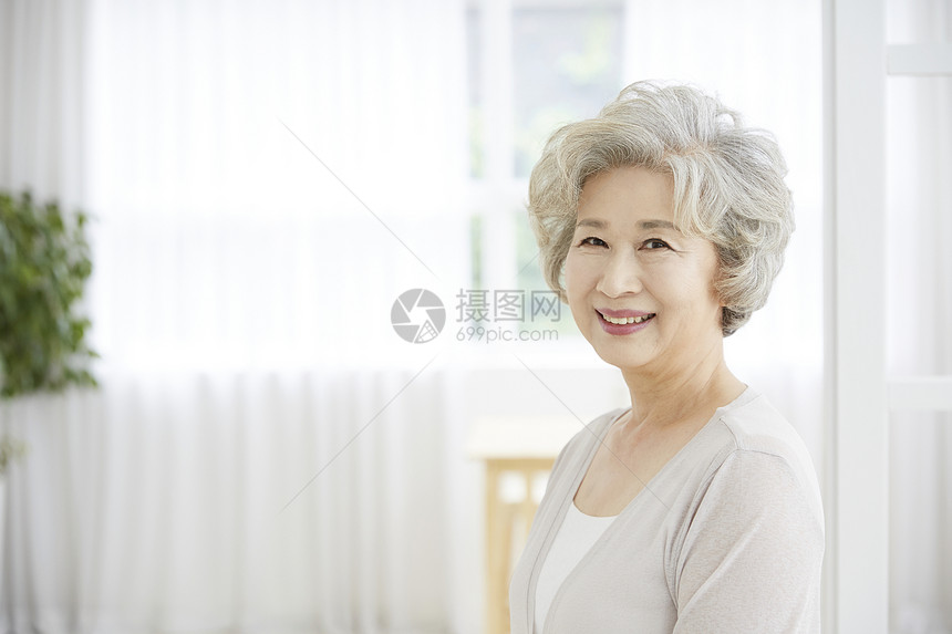 打破住房判断生活女人老人韩国人图片