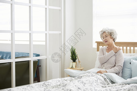 沙发清醒清醒毯子生活女人老人韩国人图片