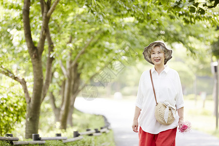 快乐盯着看表示生活女人老人韩国人图片