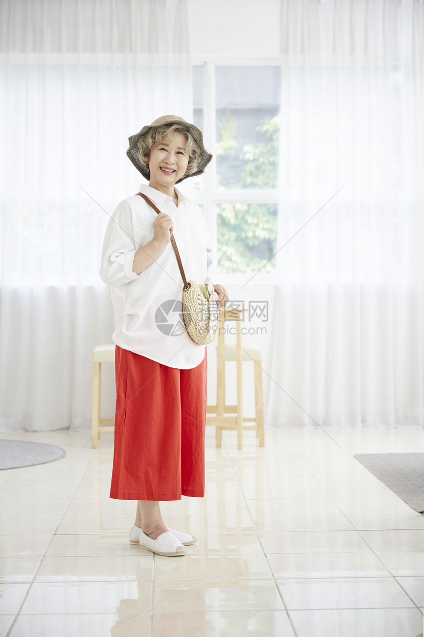 非常小迷笛成人生活女人老人韩国人图片
