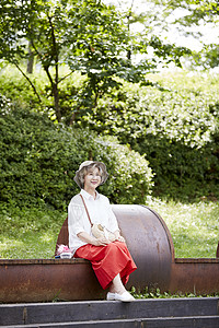 椅子花成年女子生活女人老人韩国人图片