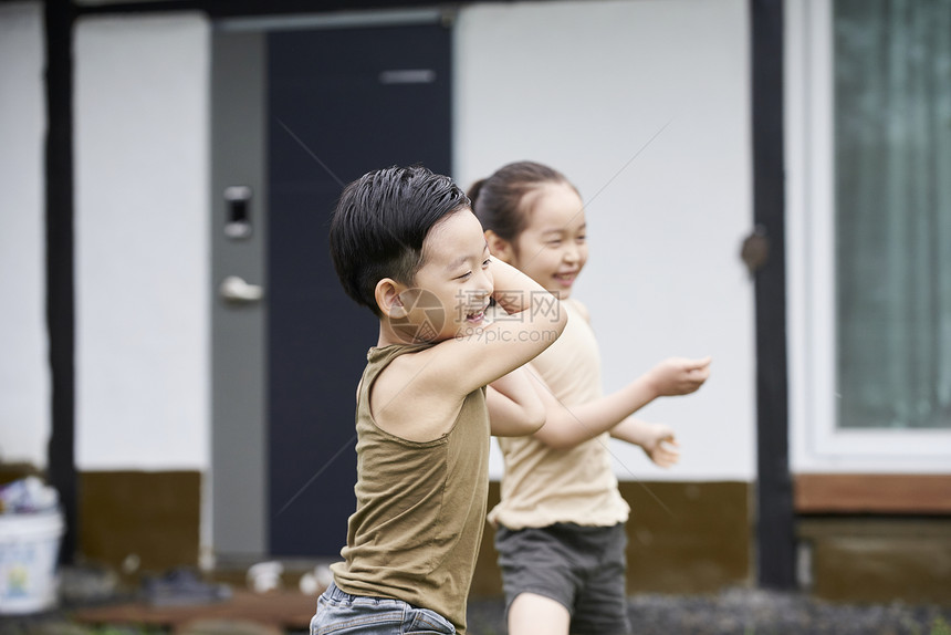 户外生活花园的孩子图片